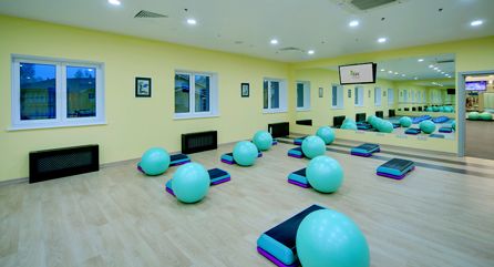 Фитнес центр, танцы и йога в отеле Лес Арт Резорт